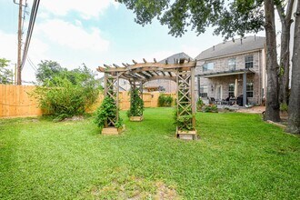 7608 Janak Dr in Houston, TX - Building Photo - Building Photo