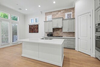 2713 Kinsley Oaks Dr in Houston, TX - Building Photo - Building Photo