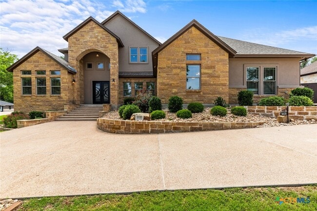 property at 1605 Alta Vista Loop