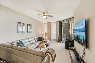 5781 Cape Harbour Dr in Cape Coral, FL - Foto de edificio - Building Photo