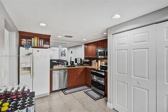 4736 NW 90th Ave in Sunrise, FL - Building Photo - Building Photo