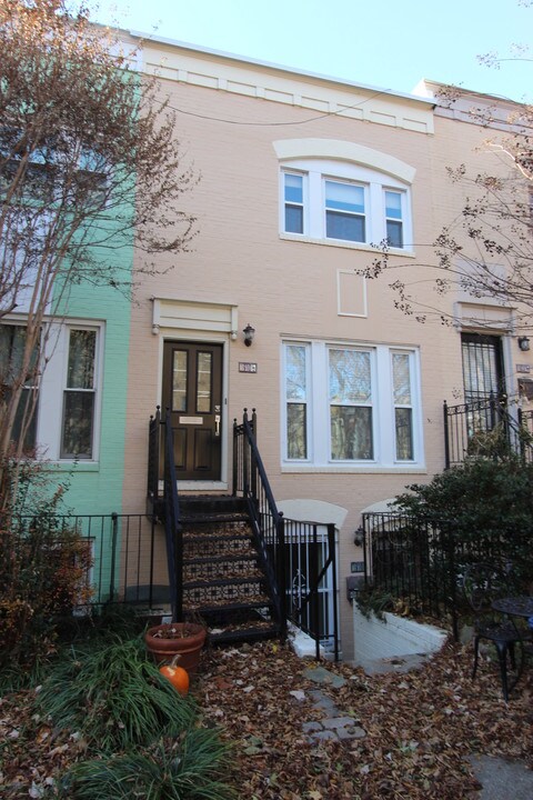 1910 17th St NW in Washington, DC - Building Photo