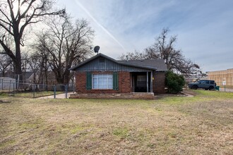 2000 NW 38th St in Oklahoma City, OK - Building Photo - Building Photo