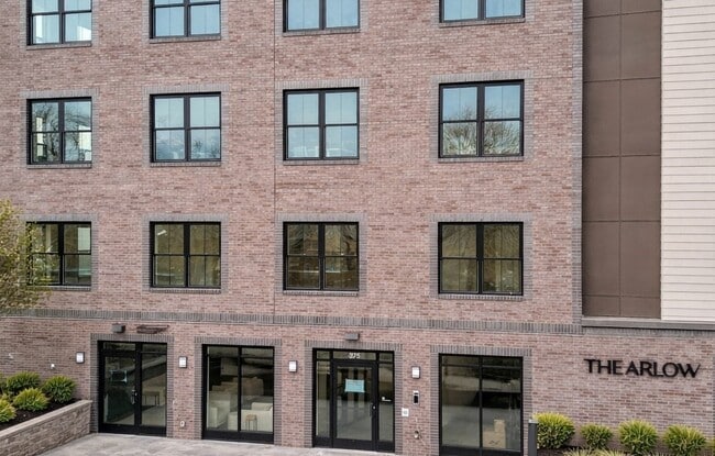 375 Cummins Hwy in Boston, MA - Foto de edificio - Building Photo