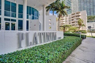 480 NE 30th St in Miami, FL - Foto de edificio - Building Photo