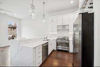 215 N Green St in Chicago, IL - Building Photo - Building Photo