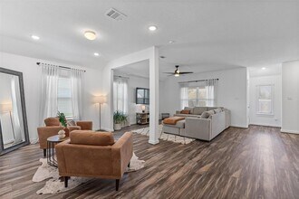 522 Hendelson Ln in Hutto, TX - Foto de edificio - Building Photo