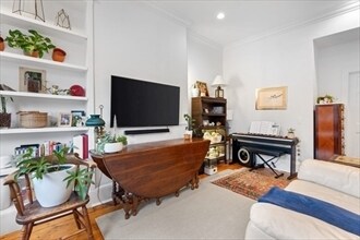 221 W Newton St, Unit 3 in Boston, MA - Foto de edificio - Building Photo