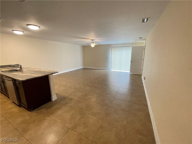 507 Hancock Bridge Pkwy in Cape Coral, FL - Building Photo - Building Photo
