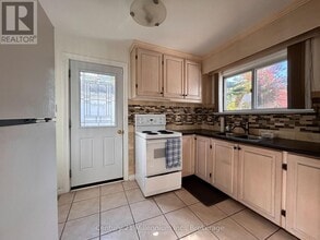 1310 Mosley St in Wasaga Beach, ON - Building Photo - Building Photo