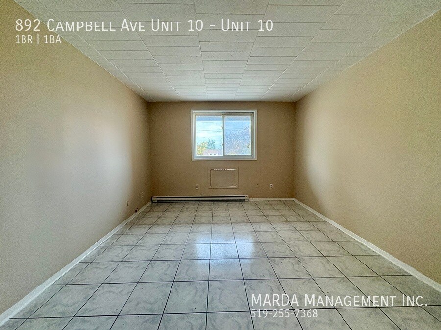 892 Campbell Ave in Windsor, ON - Building Photo