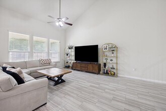 10053 Aly May Dr in Austin, TX - Building Photo - Building Photo