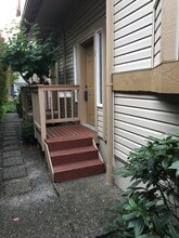 610 Glen St, Unit #2 in Edmonds, WA - Foto de edificio - Building Photo