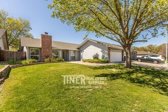 8052 Phoebe Way in Citrus Heights, CA - Building Photo - Building Photo