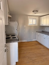 557 Pine St in Manchester, NH - Foto de edificio - Building Photo