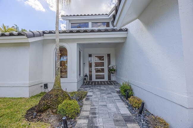 23246 L'Ermitage Cir in Boca Raton, FL - Building Photo - Building Photo