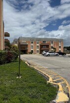 17650 NW 68th Ave in Hialeah, FL - Building Photo