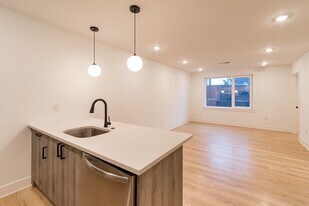 629 W Girard Ave in Philadelphia, PA - Building Photo