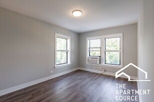 3540 N Broadway St, Unit DS38 in Chicago, IL - Building Photo