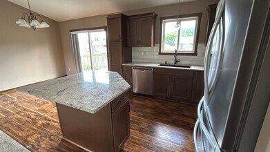 6736 Clarkia Dr NW in Rochester, MN - Building Photo - Building Photo