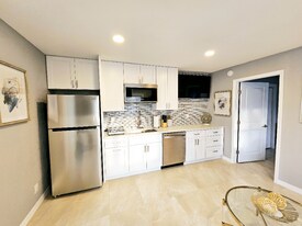 1 Gorgeous Bright Space with Private Yard in St. Petersburg, FL - Building Photo