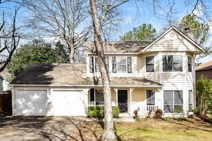 310 Stable Ln in Alpharetta, GA - Building Photo