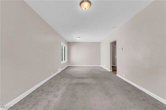 10626 Thrush Ave-Unit -2/UP in Cleveland, OH - Building Photo - Building Photo