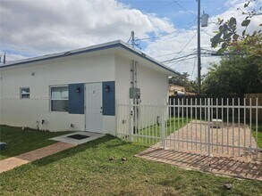 6130 Grant St in Hollywood, FL - Building Photo - Building Photo