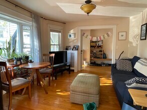 34 Parkdale St, Unit 1 in Somerville, MA - Building Photo - Building Photo