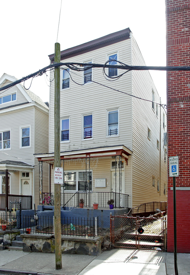 8 Lafayette Pl in Yonkers, NY - Building Photo - Building Photo