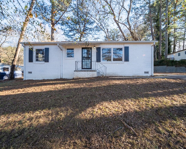 2371 Swallow Cir SE