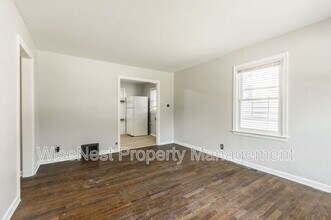 5760 College Ave in Kansas City, MO - Building Photo - Building Photo