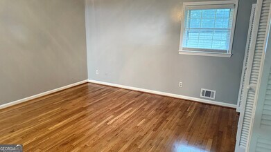 3619 Calmer Cir in Atlanta, GA - Building Photo - Building Photo