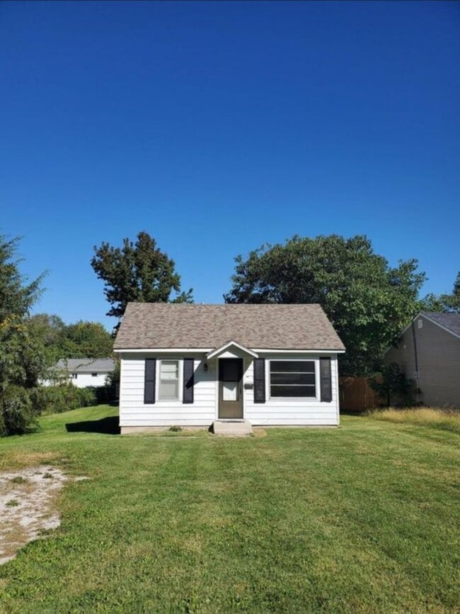 property at 1517 E North St