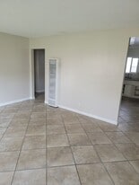 13103 Kornblum Ave. in Hawthorne, CA - Building Photo