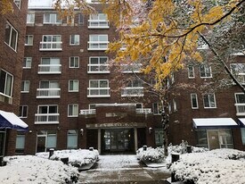 950 Massachusetts Ave in Cambridge, MA - Building Photo
