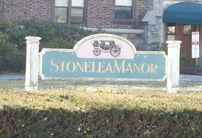 Stonelea Manor Coop in New Rochelle, NY - Foto de edificio - Building Photo