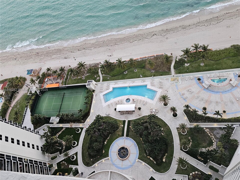 19111 Collins Ave, Unit 2906 in Sunny Isles Beach, FL - Building Photo