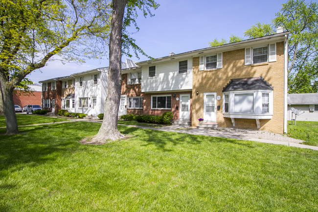 2731 Glendale Ave in Toledo, OH - Building Photo - Building Photo
