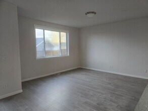 173 N 7th Ave in Cornelius, OR - Building Photo - Building Photo