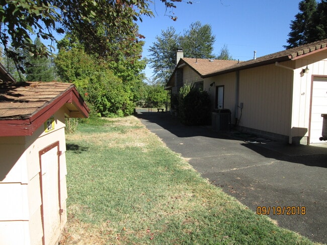 281 Glen Dr in Grants Pass, OR - Building Photo - Building Photo