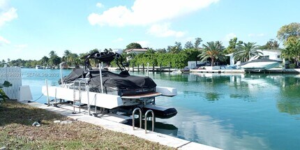 1735 Calais Dr in Miami Beach, FL - Building Photo - Building Photo
