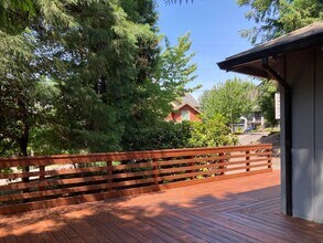 1144 NW 93rd Ave in Portland, OR - Building Photo - Building Photo