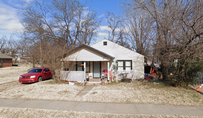 property at 1827 E Park Plz