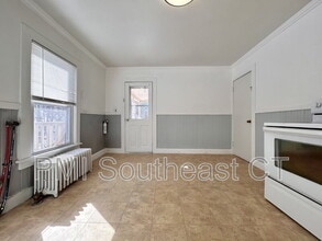 484 Pleasant St in Windham, CT - Building Photo - Building Photo