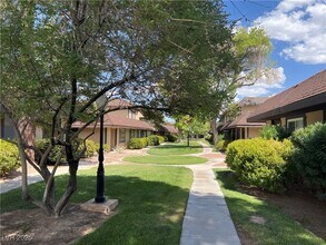 6168 Meadow View Ln in Las Vegas, NV - Building Photo - Building Photo