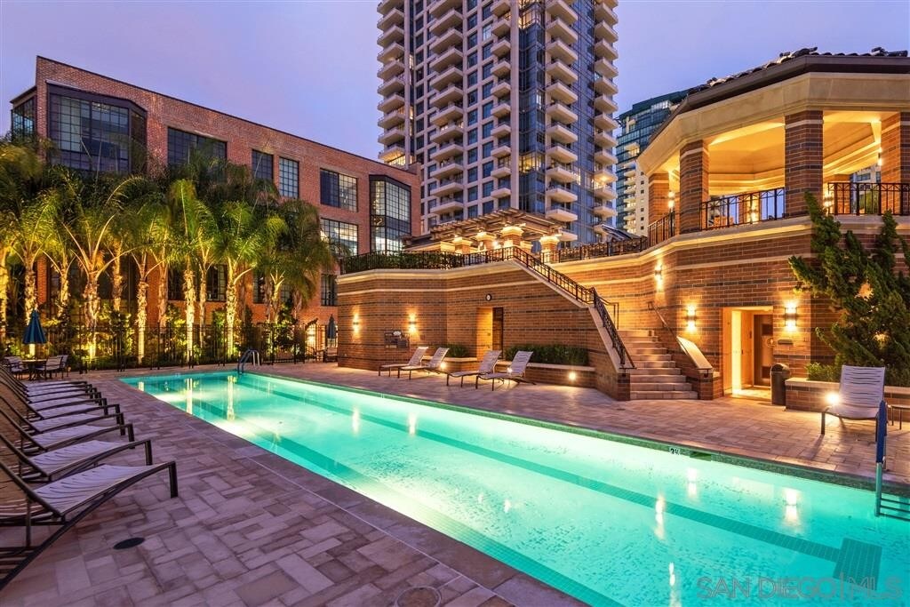 500 W Harbor Dr, Unit 112 in San Diego, CA - Building Photo