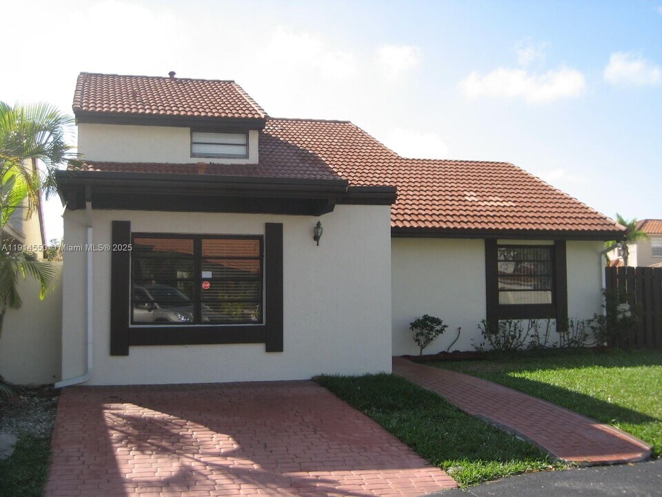 8850 SW 112th Pl in Miami, FL - Building Photo