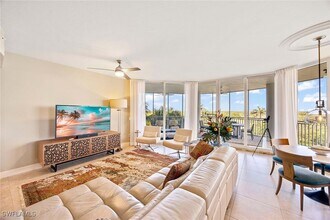 13675 Vanderbilt Dr in Naples, FL - Building Photo - Building Photo