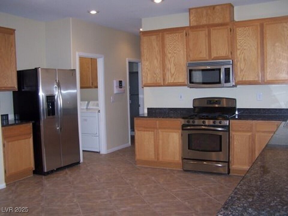283 Maddelena Ave in Las Vegas, NV - Building Photo